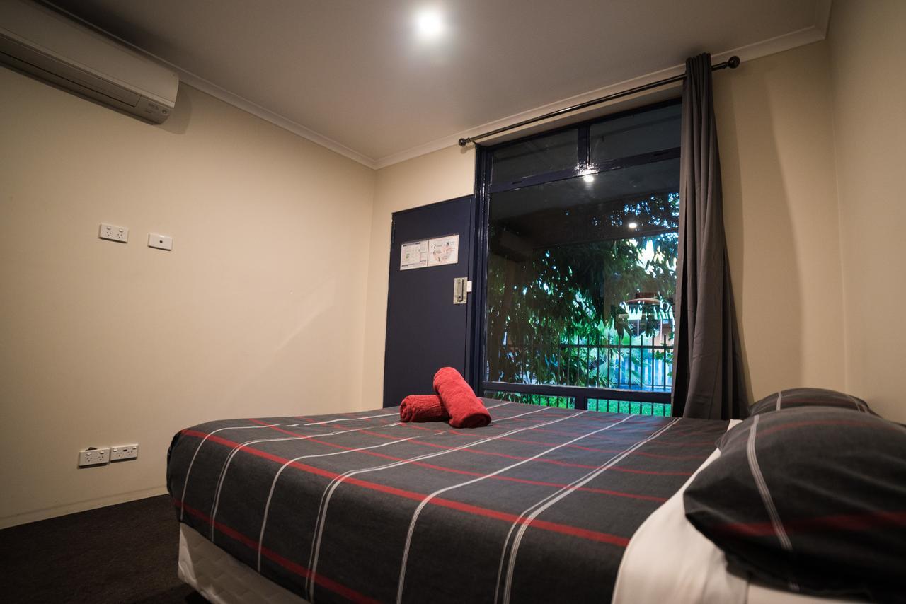 Jump Inn Alice Budget Accommodation Alice Springs Eksteriør billede