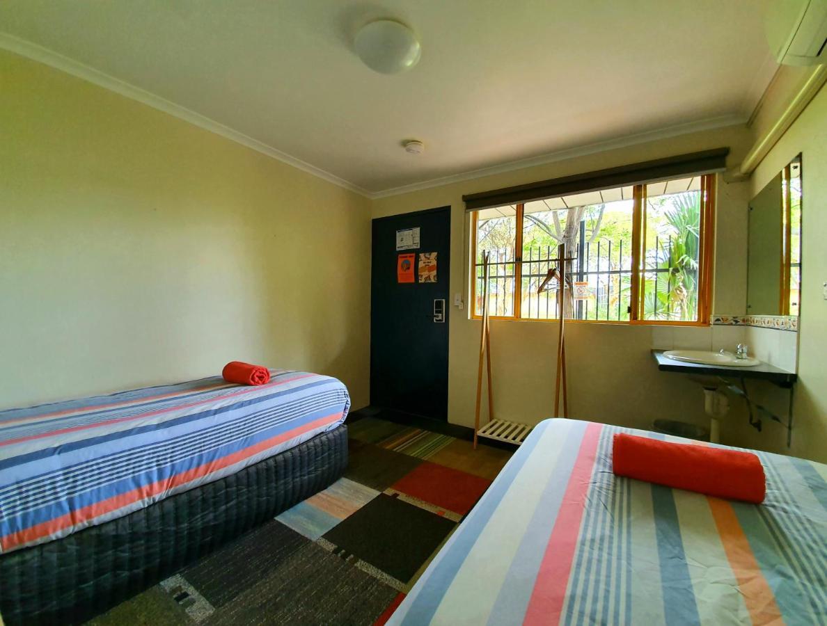 Jump Inn Alice Budget Accommodation Alice Springs Eksteriør billede